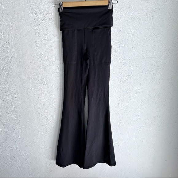 OFFLINE By Aerie The Hugger High Waisted Foldover Flare Legging Black XS - Picture 3 of 8